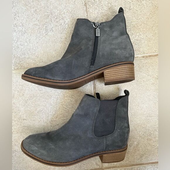 Aqua Womens Boots College size 9 Gray Suede Ankle booties slip on zip Chelsea - Picture 8 of 11